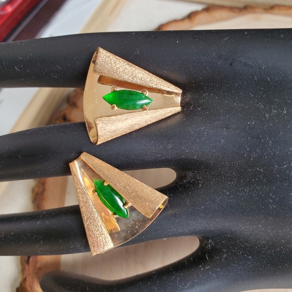 Heavy Antique 14K Solid Gold Jade Earrings - Picture 3 of 9